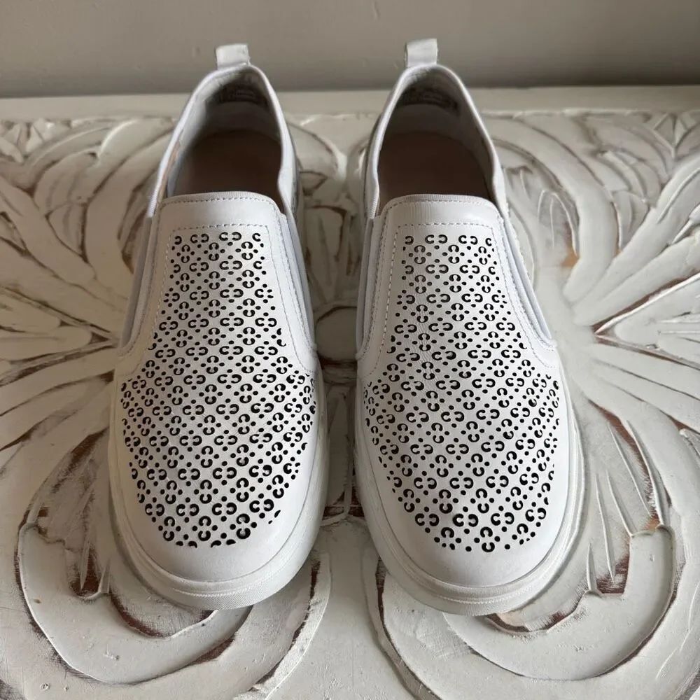 VIONIC Kimmie Perf Sneaker White Leather Slip On Women's Size 8.5 Wide